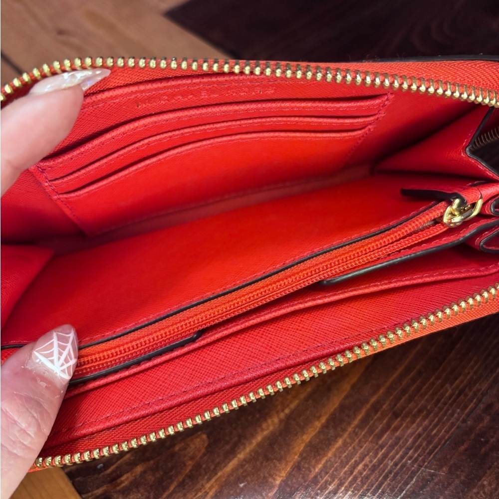 ✨Michael Kors wristlet wallet✨ - Picture 2 of 5